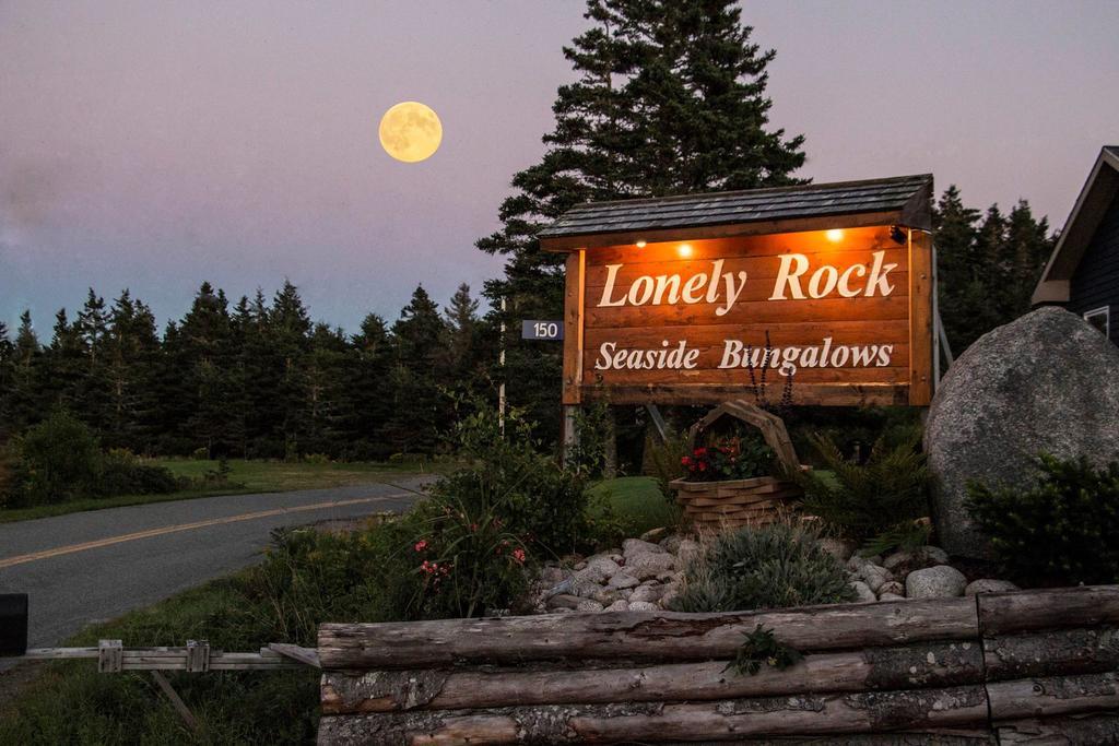 Lonely Rock Seaside Bungalows Larry's River 외부 사진